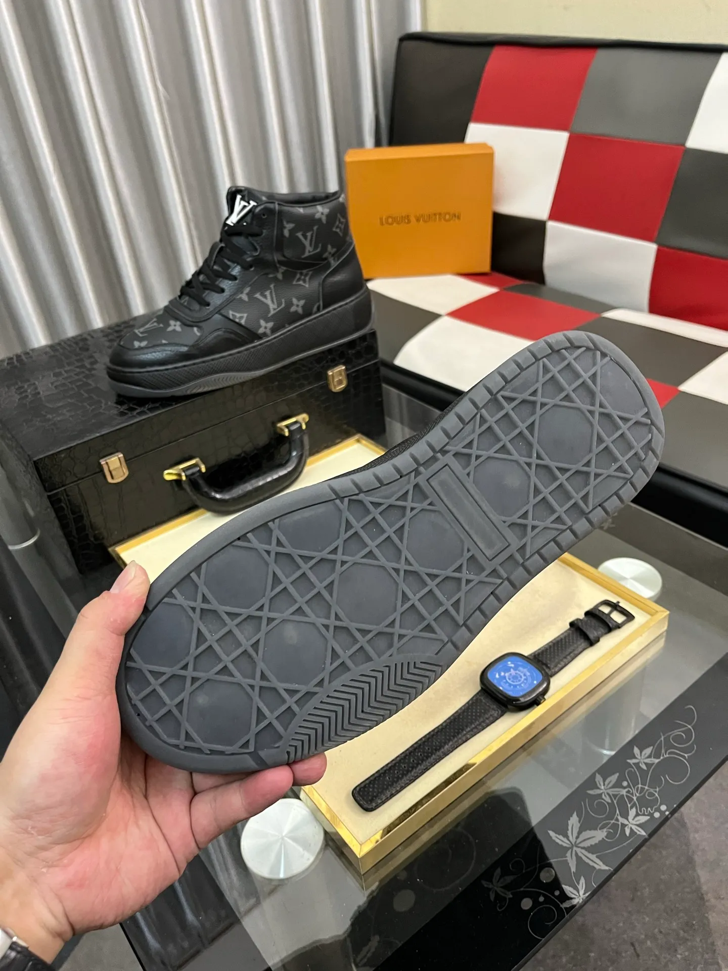 Ex-factory price: 438⌚️⌚️[LOUIS VUITTON] Same style as Louis Vuitton* official website 🚹Men's high-top casual shoes❤️Same style as popular celebrities and big names ~ Best-selling at home and abroad Lv focuses on the checkerboard series...Imported first-layer cowhide with special fabric ➕Full cotton, code number: 38-443️⃣Colors available